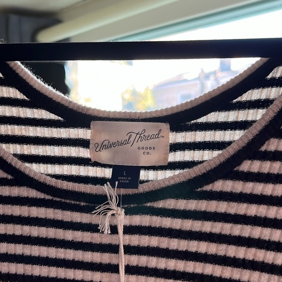 Universal Thread Top - Picture 2 of 4